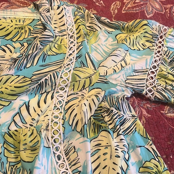 Crown & Ivy Lt Aqua tropical print peasant mid sleeve blouse, 1X preowned - Picture 5 of 5